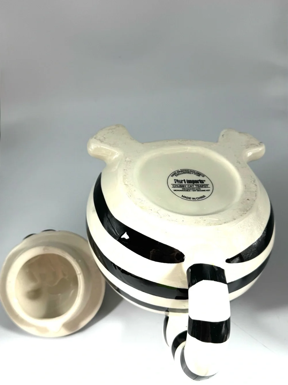 Chubby Cat Teapot - Black and White